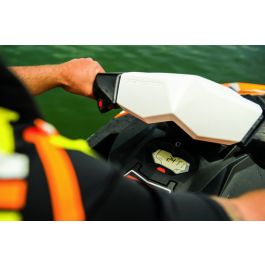 ダッフィー Sea-Doo Snap-in Fenders | Seadoogear.com